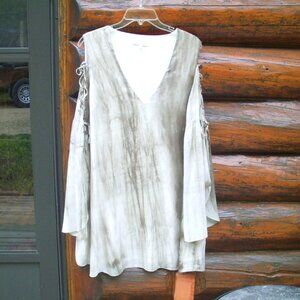 NWOT Honey Belle Flowy Cold Shoulder Lace up Split Bell Sleeve Flowy Dre…